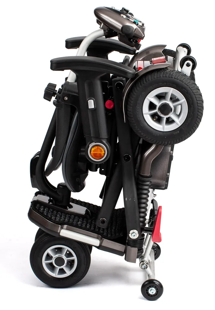 Scooter I-Brio Plus de Wellell plegado en vertical, tipo trolley