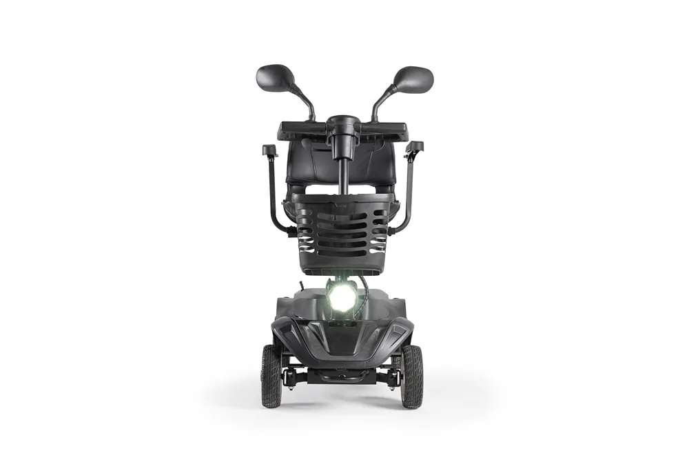 Scooter eléctrico Ambar de Wellell, vista frontal con luz delantera