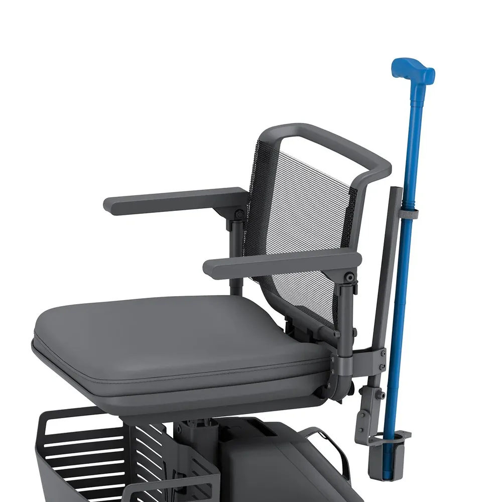 Portabastones en el asiento del scooter WHILL Model R