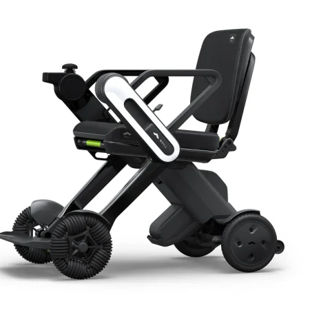 Silla de ruedas eléctrica WHILL Model C Lite con carcasa blanca, vista general