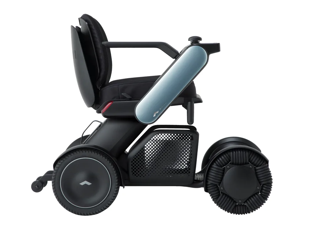 Silla de ruedas eléctrica WHILL Model C2, vista lateral